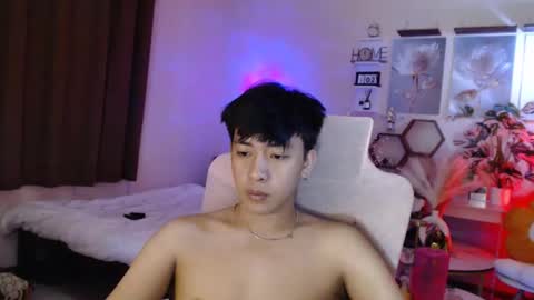 Snapshot of cutie_cumshow chatting on December 14, 7:58 am Neil Taylor online show from December 14, 7:58 am