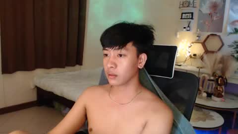 Snapshot of cutie_cumshow chatting on December 15, 6:34 pm Neil Taylor online show from December 15, 6:34 pm