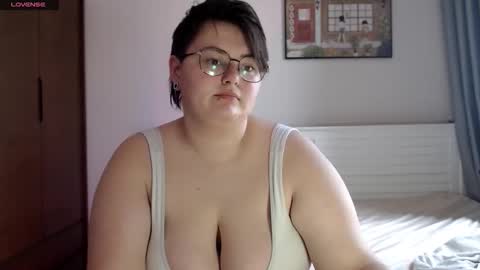 Snapshot of cutie_florence chatting on September 27, 7:24 am Sophie Lilith online show from September 27, 7:24 am