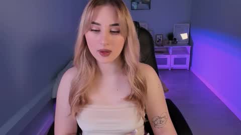  Your Louise  follow me  online show from December 3, 8:50 pm