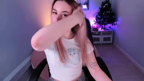  Your Louise  follow me  online show from December 18, 3:47 am