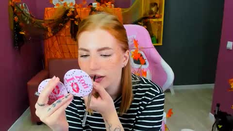 Snapshot of cutie_maniac chatting on October 14, 1:34 pm Lina online show from October 14, 1:34 pm