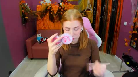 Snapshot of cutie_maniac chatting on October 21, 8:37 am Lina online show from October 21, 8:37 am