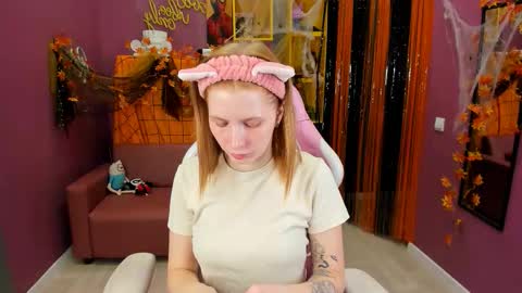 Snapshot of cutie_maniac chatting on October 26, 1:50 pm Lina online show from October 26, 1:50 pm