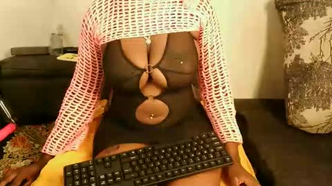 Snapshot of cutie_pumpkin_ chatting on February 15, 8:05 pm CUTIE online show from February 15, 8:05 pm
