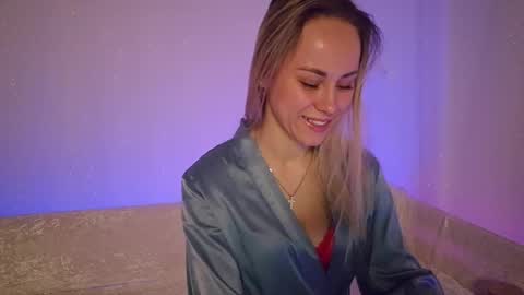 cutie_xoxo_ online show from April 2, 8:06 pm