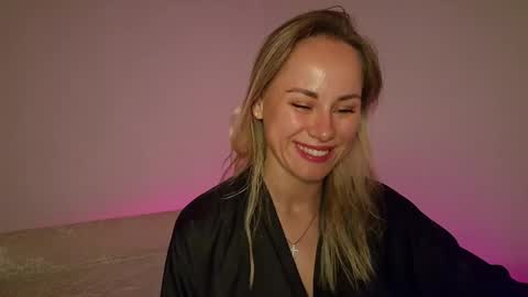 Snapshot of cutie_xoxo_ chatting on June 7, 8:12 pm cutie_xoxo_ online show from June 7, 8:12 pm