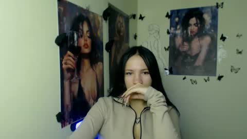 Snapshot of cutielady_ chatting on October 28, 1:47 pm Emma online show from October 28, 1:47 pm