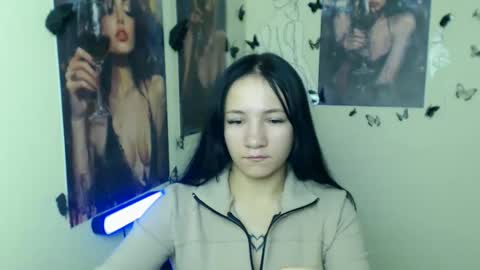 Snapshot of cutielady_ chatting on October 30, 7:21 am Emma online show from October 30, 7:21 am