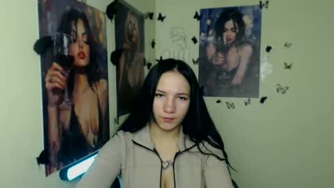 Snapshot of cutielady_ chatting on November 7, 1:22 pm Emma online show from November 7, 1:22 pm