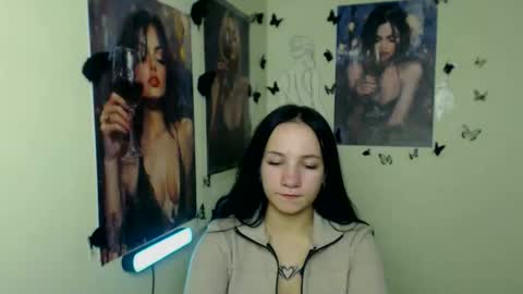 Snapshot of cutielady_ chatting on November 8, 1:28 am Emma online show from November 8, 1:28 am