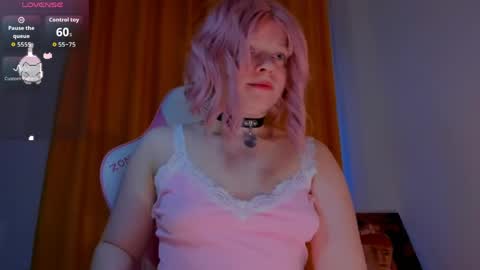 CutieSue online show from April 10, 4:12 pm