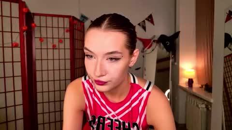 Vivienne online show from October 30, 7:54 am