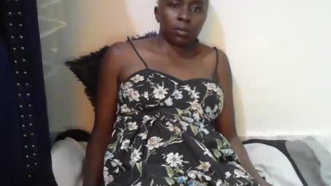 cutlucy25 online show from April 2, 8:56 am