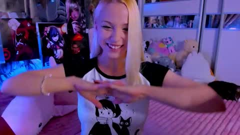 Nora online show from March 22, 9:18 pm