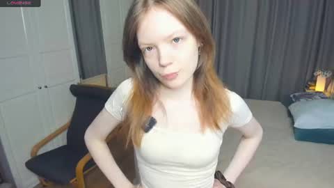 Snapshot of cuty_petite chatting on June 13, 5:38 am Anne online show from June 13, 5:38 am