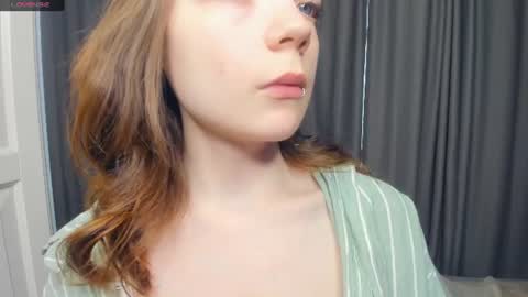 Snapshot of cuty_petite chatting on June 15, 5:31 am Anne online show from June 15, 5:31 am