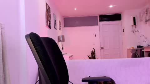 Snapshot of cyan_xo chatting on June 4, 12:38 am Cyan online show from June 4, 12:38 am