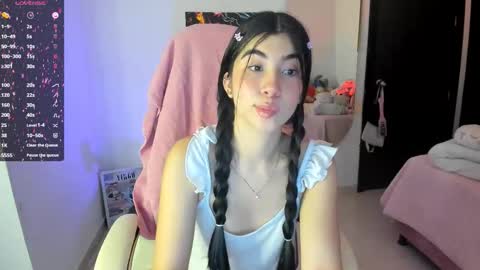 Snapshot of cyber_lizz chatting on November 14, 10:29 pm Liz online show from November 14, 10:29 pm