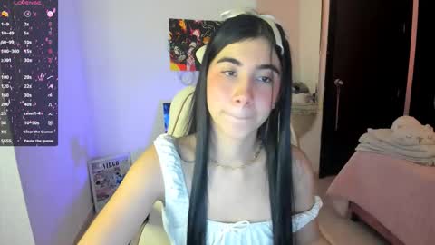 Snapshot of cyber_lizz chatting on November 24, 11:37 pm Liz online show from November 24, 11:37 pm