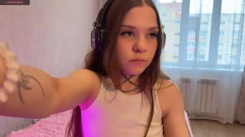 cyber_shawty online show from April 20, 12:08 pm