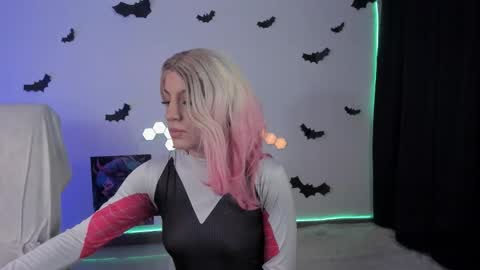 Snapshot of cyberzoe chatting on October 19, 11:33 am cyber zoe online show from October 19, 11:33 am