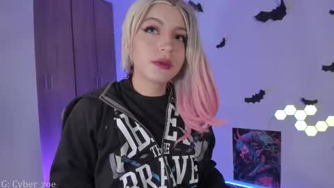 Snapshot of cyberzoe chatting on October 28, 10:41 am cyber zoe online show from October 28, 10:41 am