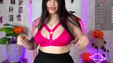 Snapshot of cycloidnest chatting on November 4, 6:18 pm cycloidnest online show from November 4, 6:18 pm