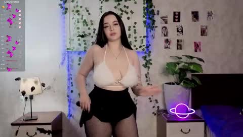 Snapshot of cycloidnest chatting on November 17, 6:24 pm cycloidnest online show from November 17, 6:24 pm