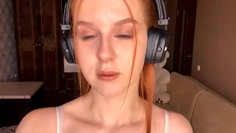 Mia online show from September 11, 11:32 am