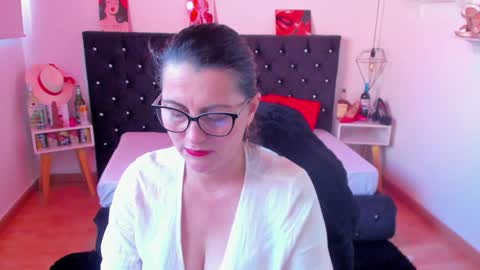Mia  online show from January 12, 3:25 pm