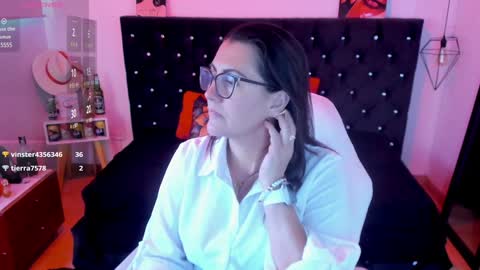 Mia  online show from January 29, 6:18 pm