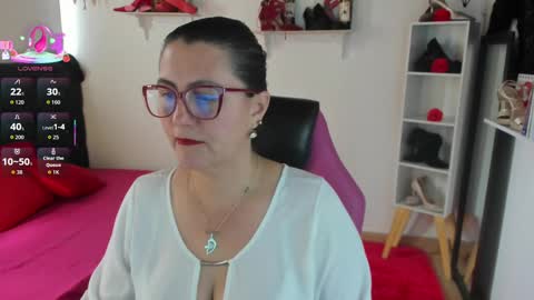 Mia  online show from September 12, 2:39 pm