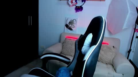 Snapshot of daahanna_ chatting on November 28, 2:14 am Ailyn online show from November 28, 2:14 am