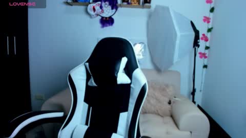 Snapshot of daahanna_ chatting on December 14, 11:42 pm Ailyn online show from December 14, 11:42 pm