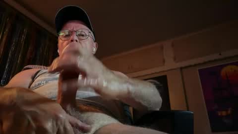 Snapshot of dadbate23 chatting on July 8, 4:17 am dadbate23 online show from July 8, 4:17 am