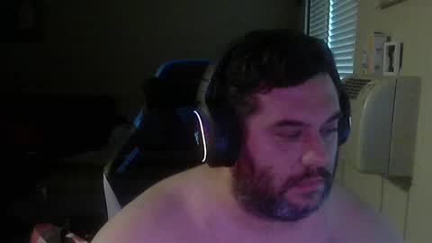 Snapshot of daddybody4u chatting on October 15, 7:36 pm daddybody4u online show from October 15, 7:36 pm