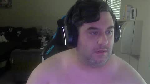 Snapshot of daddybody4u chatting on October 26, 5:41 pm daddybody4u online show from October 26, 5:41 pm