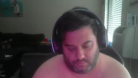 Snapshot of daddybody4u chatting on December 16, 7:19 pm daddybody4u online show from December 16, 7:19 pm