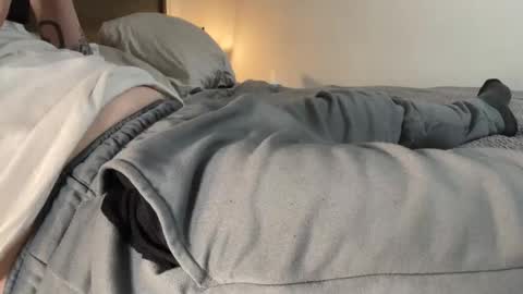 Snapshot of daddycock211987 chatting on February 1, 1:34 am DaddyCock211987 online show from February 1, 1:34 am