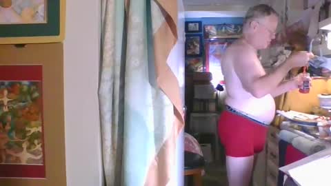 Snapshot of daddycubbyhubby chatting on October 5, 10:18 pm Daddy online show from October 5, 10:18 pm