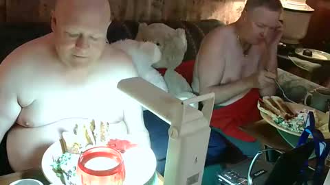 Snapshot of daddycubbyhubby chatting on October 17, 4:15 am Daddy online show from October 17, 4:15 am