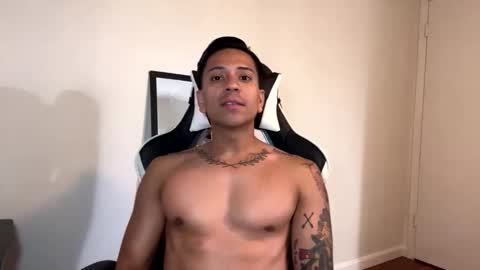 Snapshot of daddyfit95 chatting on May 26, 4:30 am daddyfit95 online show from May 26, 4:30 am