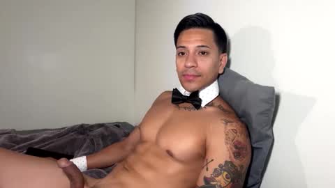 Snapshot of daddyfit95 chatting on June 4, 4:51 am daddyfit95 online show from June 4, 4:51 am