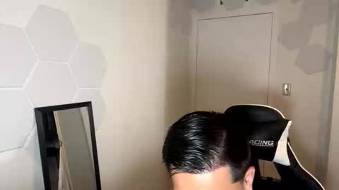 Snapshot of daddyfit95 chatting on June 6, 4:50 am daddyfit95 online show from June 6, 4:50 am