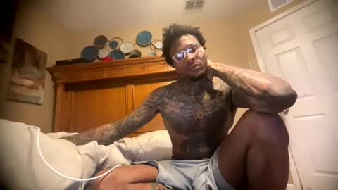 sexy tatted king bbc online show from April 17, 1:19 am