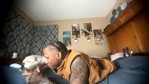 sexy tatted king bbc online show from April 25, 12:46 am