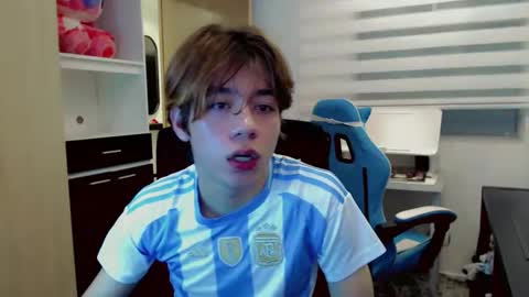 Snapshot of dae_lune chatting on February 18, 11:22 pm dae_lune online show from February 18, 11:22 pm