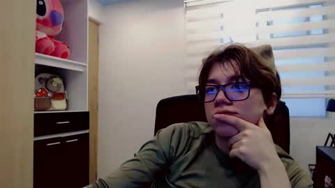 Snapshot of dae_lune chatting on February 19, 8:49 pm dae_lune online show from February 19, 8:49 pm