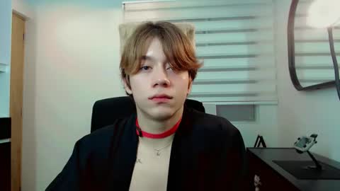 Snapshot of dae_lune chatting on February 24, 10:30 pm dae_lune online show from February 24, 10:30 pm